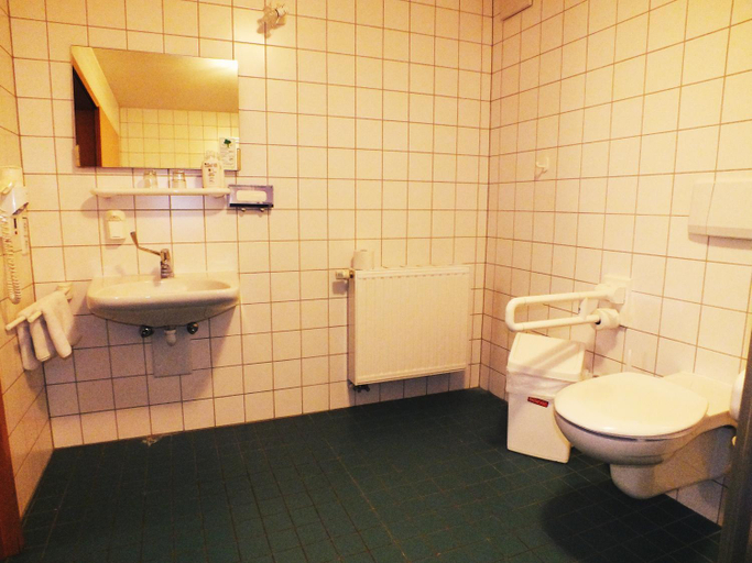 Bathroom 4, Werrapark Familienresort Hotel Heubacher Hohe, Hildburghausen