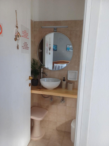 Bathroom 2, Katafygio Die zuflucht, Ionian Islands