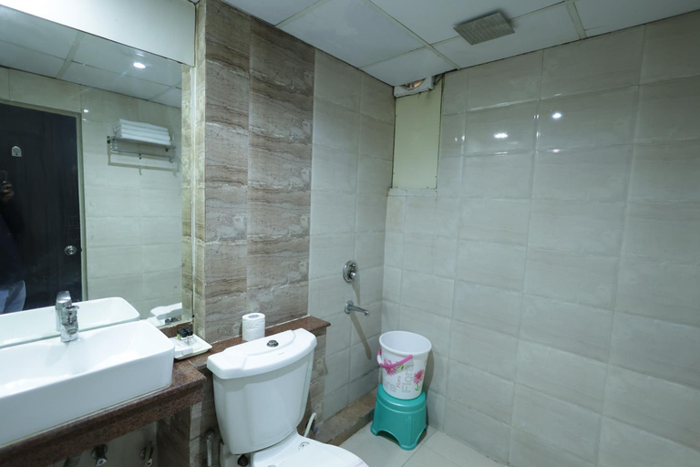 Bathroom 4, GRAND HERITAGE RESORT, Gautam Buddha Nagar