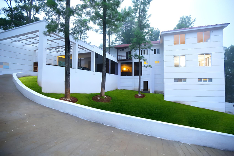 Exterior & Views