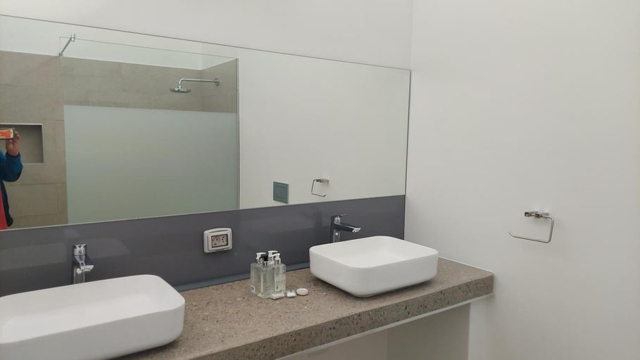 Bathroom 3, Hilltop Bayview Luxury Apartments, Eden