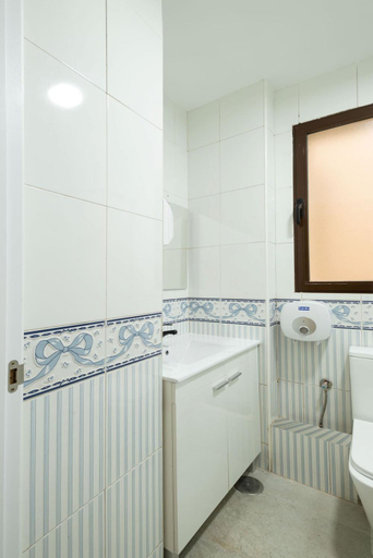 Bathroom 5, Apartamentos Day Madrid GRAN VIA I, Madrid