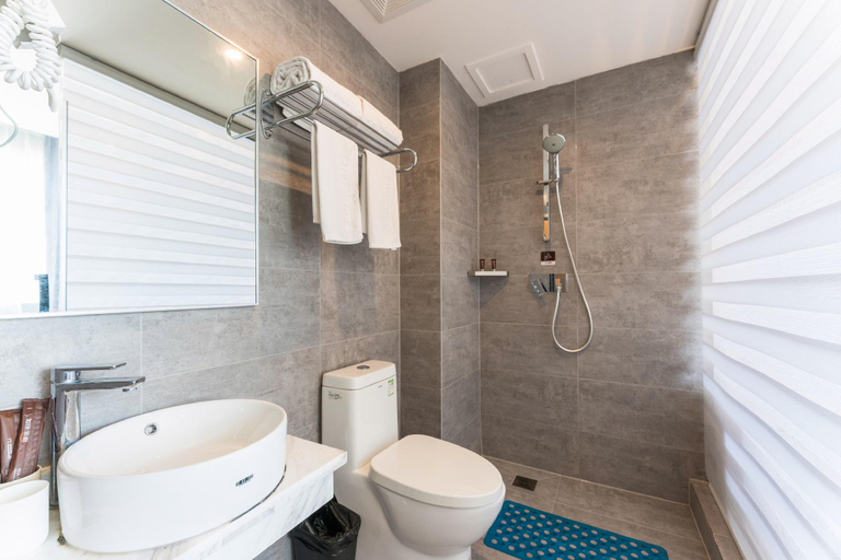 Bathroom 3, Jun Hotel Hebei Baoding Rongcheng Haodan Road, Baoding