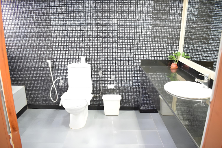 Bathroom, Abad Fort, Ernakulam