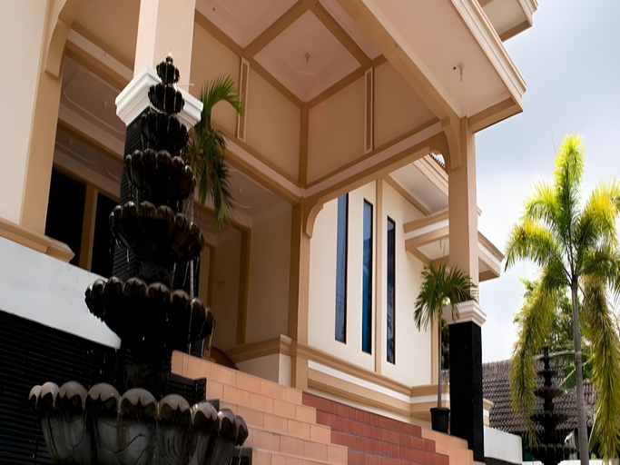 5, King Hotel, Kulon Progo