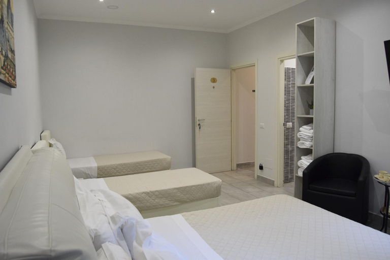 Bedroom 2, Saint Peter Elegance Suite, Rome