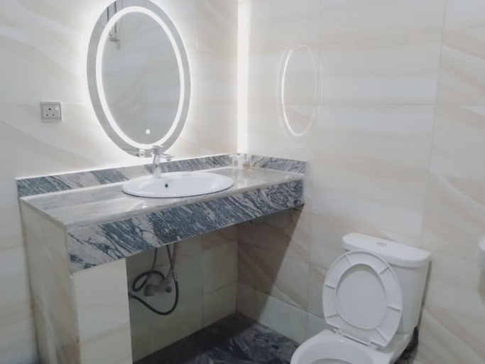 Bathroom, BON HOTEL PLATINUM, Enugu North
