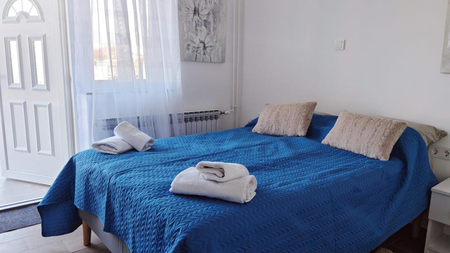 Others 3, AIRPORT APARTMENS President and Black&White Self Check in, Velika Gorica