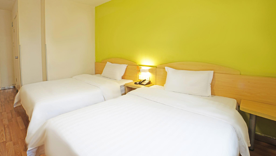 Bedroom 2, 7 Days Inn Nanning Qixing Road, Nanning