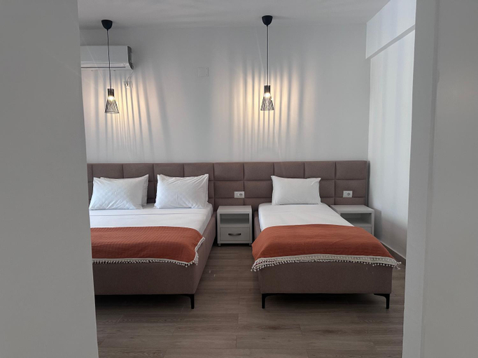 Others 2, Villa Thomas, Vlorës
