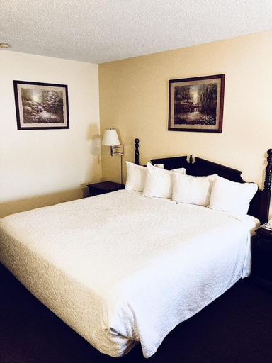 Bedroom 2, Honeysuckle Inn, Howell