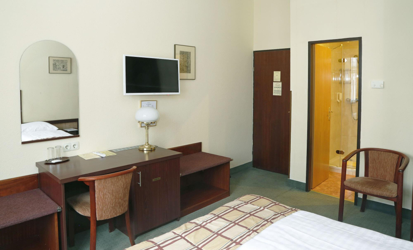 Bedroom 3, Hotel Pension Continental, Wien