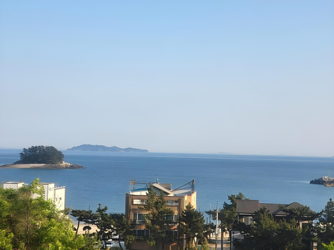 Others 4, Taean Gana Pension, Taean
