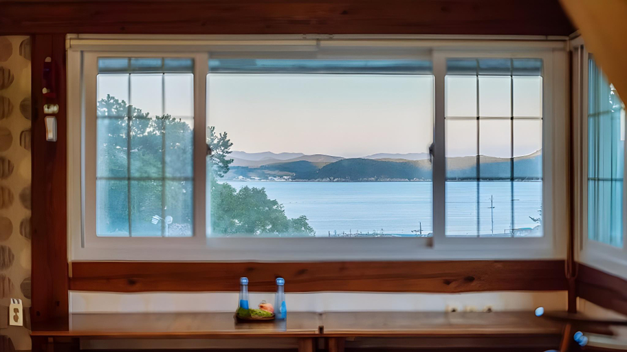 Bathroom 4, Yehyang Pension, Tongyeong