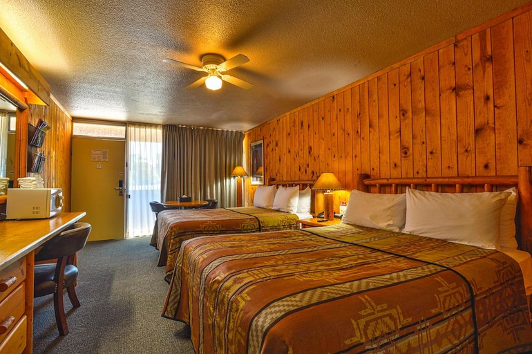 Bedroom 4, Big Horn Lodge, Grand