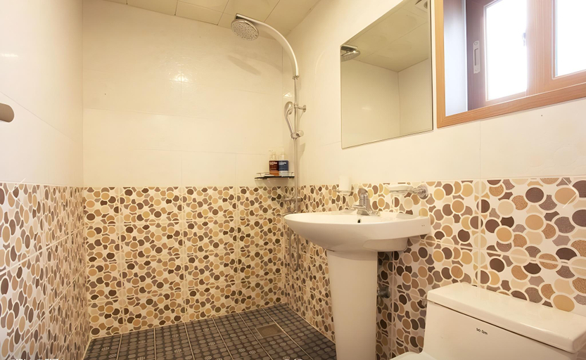 Bathroom, CJ Tourist Hotel, Jeju