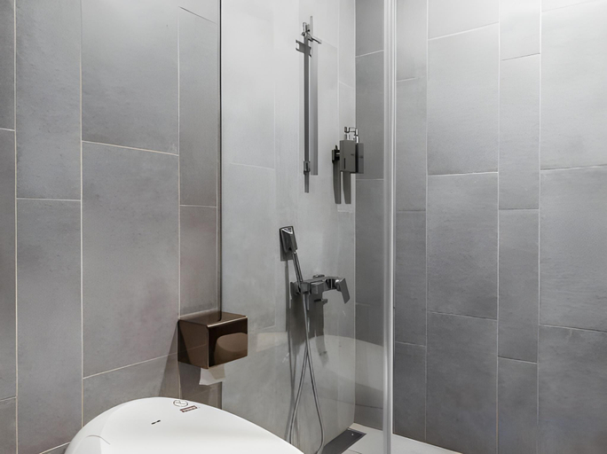 Bathroom 3, Kenting Sea Wall 112, Pingtung