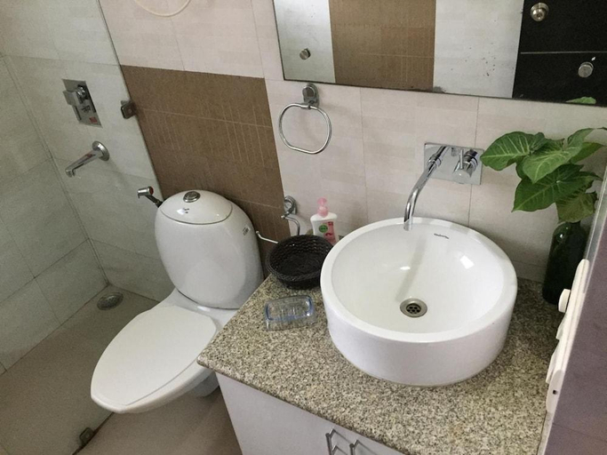 Bathroom, Sailors Home - C6, Vasant Kunj, Delhi