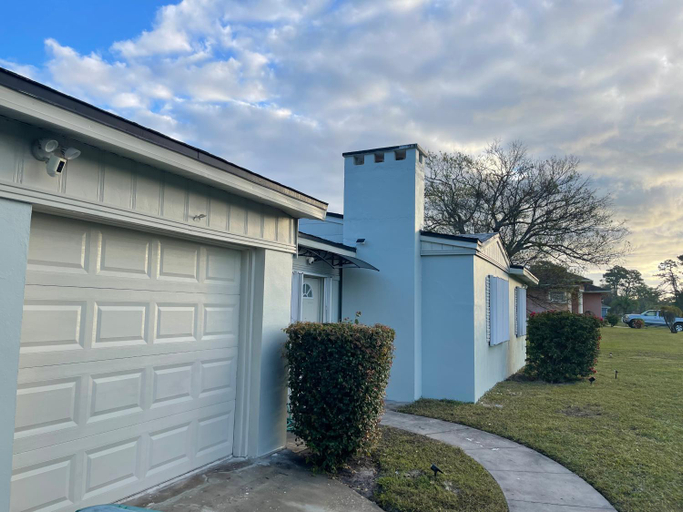 Exterior & Views