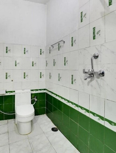 Bathroom, Hotel Gangotri, Narayani