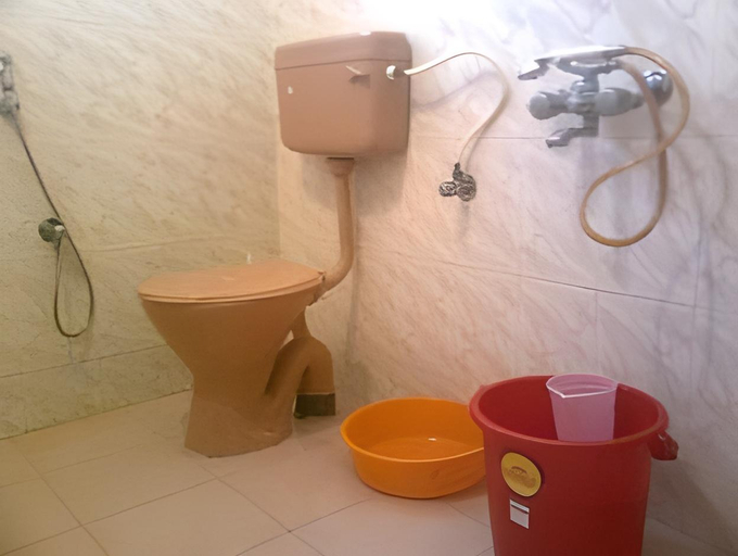 Bathroom 3, Ganesh House, Thiruvananthapuram