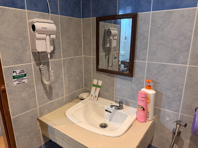 Bathroom 5, RTMS Guesthouse Semporna, Semporna