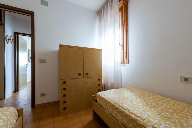 Bedroom 2, Charming apartment near the beach in Bibione, Venezia