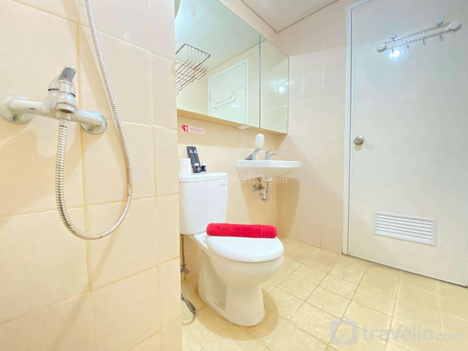 Bathroom 2, Cozy 2BR Apt @ Parahyangan Residence By Travelio, Bandung