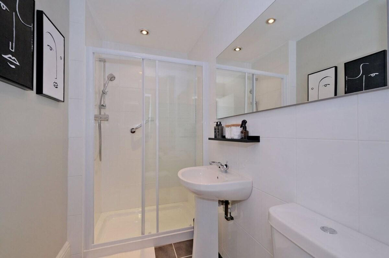 Bathroom, Granton Place, Aberdeen