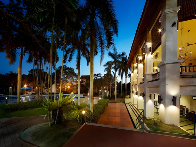 Exterior & Views