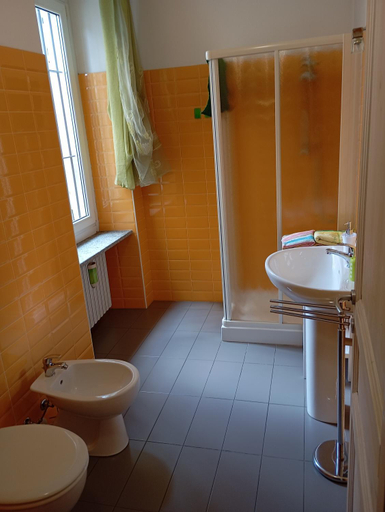 Bathroom 3, "B&B Sans egal", con CAMERE PRIVATE e APPARTAMENTI al PIANO TERRA a Biella, Biella