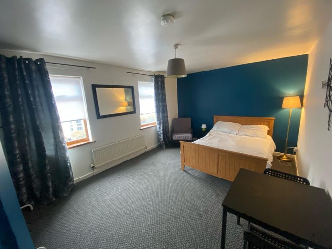 Others 4, bnb81, Belfast