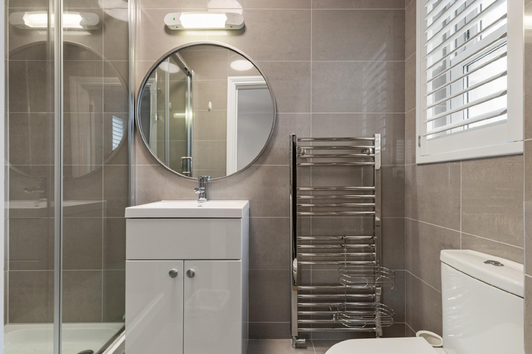 Bathroom 2, Cottage Mews - Seaside Cottage, Parking, Terrace, Pembrokeshire