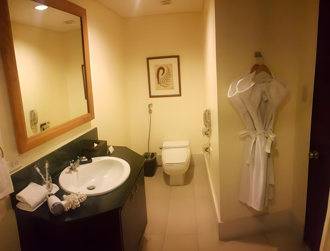 Bathroom 4, Pontefino Hotel & Residences, Batangas City