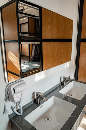 Bathroom 4, Quiri Hostel Hanoi, Hoàn Kiếm