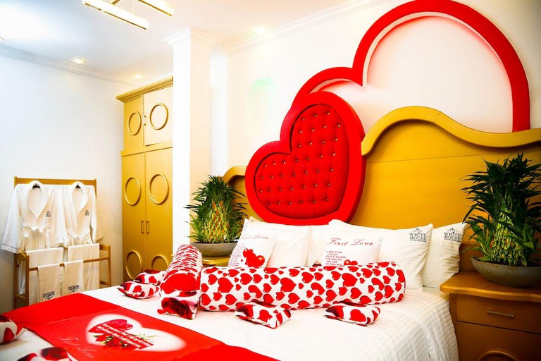 Bedroom 3, White House Hotel, N. Palatha East