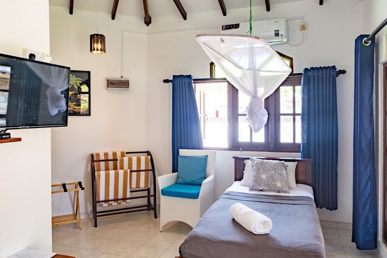 Bedroom 2, serenity beach cabanas, Tangalle
