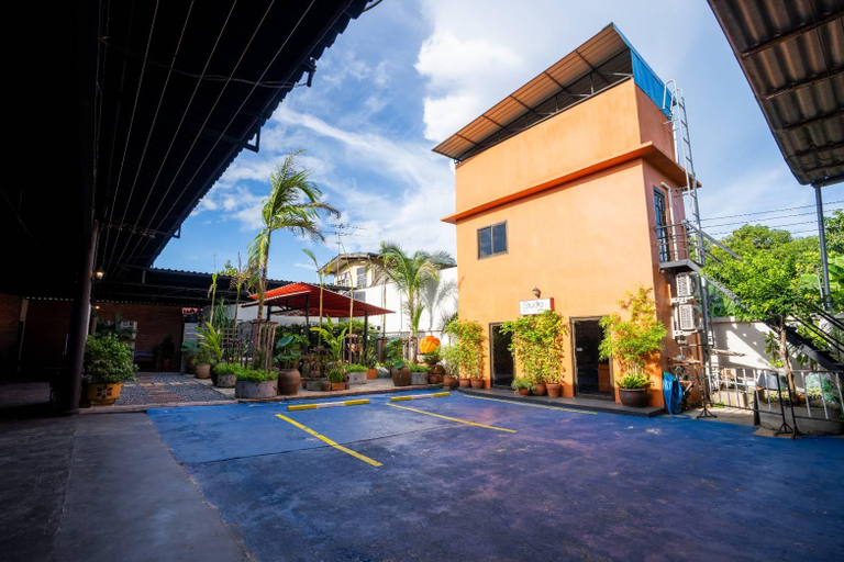 Parking lot, Studio251 HOUSE, Lang Suan