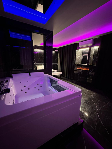 Bathroom 2, Gladiatrice Suite, Rome