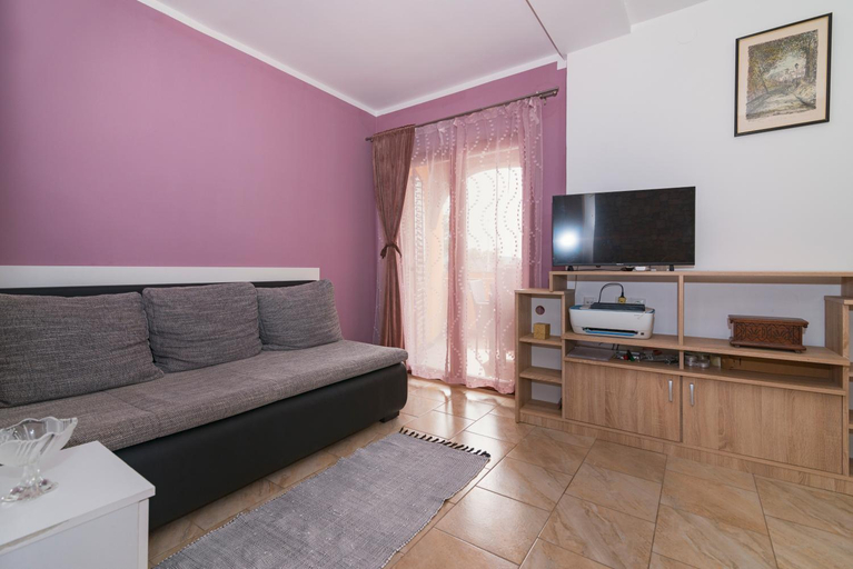 Others 5, Villa Neptun, Pirovac