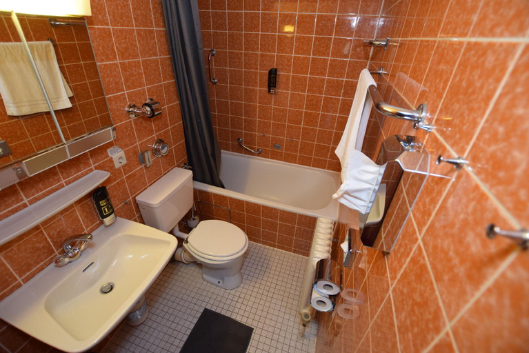 Bathroom 2, AB Apartment 39, Stuttgart
