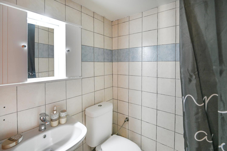 Bathroom 3, Katherine's apartment, Ionian Islands