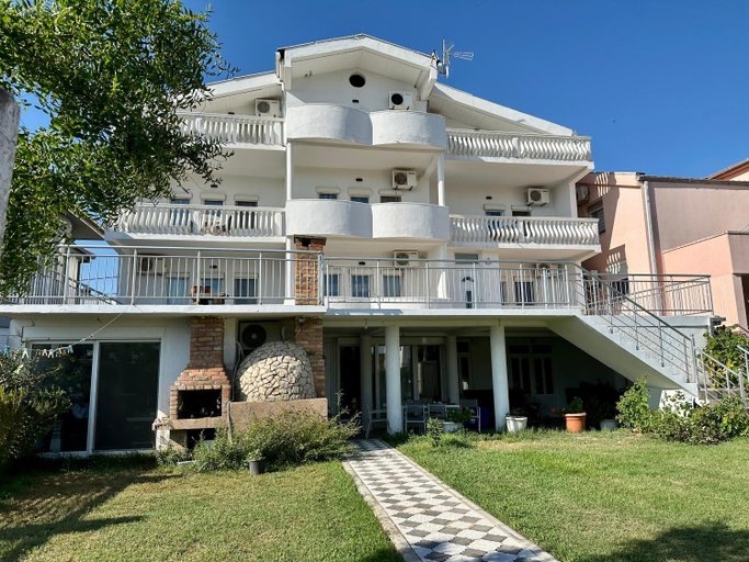 5, Villa Paris