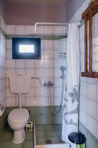 Bathroom 3, Elia studios, Ionian Islands
