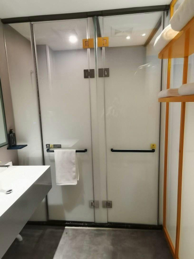 Bathroom 3, 7 Days Inn Changsha Houjiatang Yali High School, Changsha