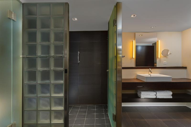 Bathroom 5, becozy Self-Check in Hotel Sihlcity, Zürich