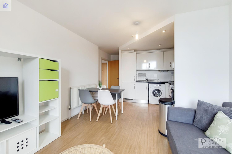 Others 4, Fully Serviced Two Bed Apartment by ExCeL & O2, London