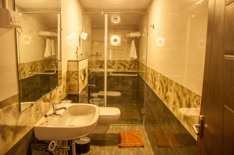 Bathroom 3, UDS COCO Hotels and Resorts, Tiruppur