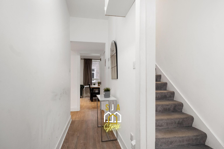Others 3, Posset House - SJA Stays - Modern 3 Bed Apartment, Aberdeen