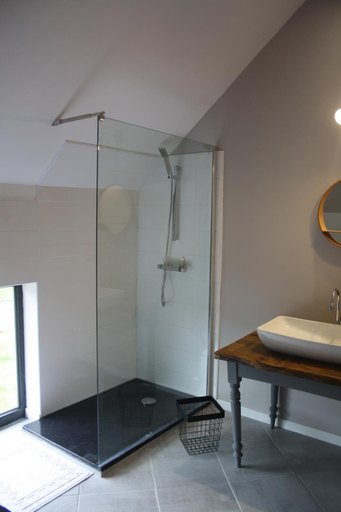Bathroom 3, Domaine du bois Chaumet, Allier
